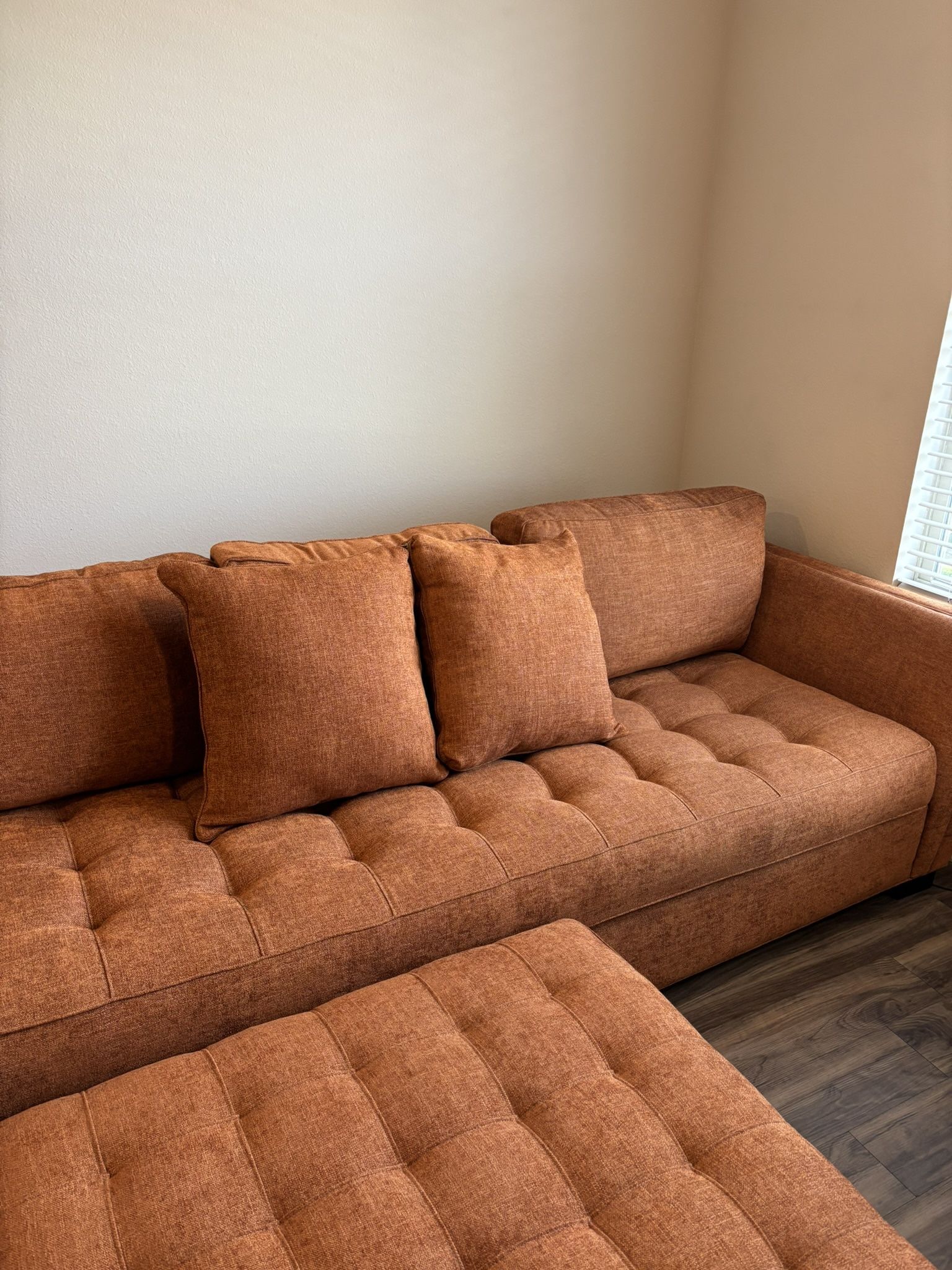 Cindy Crawford Home Collection Sectional-Excellent Condition - 