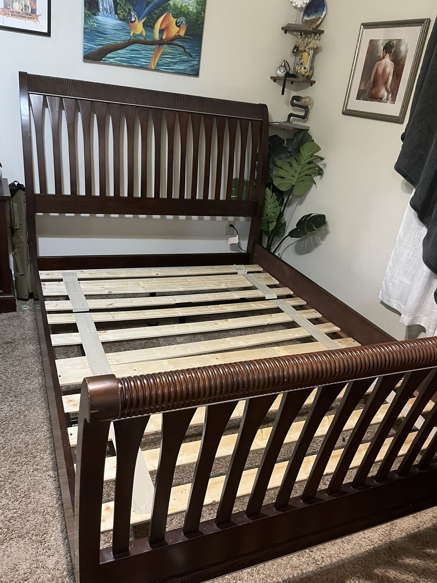 Queen Sleigh Bed 