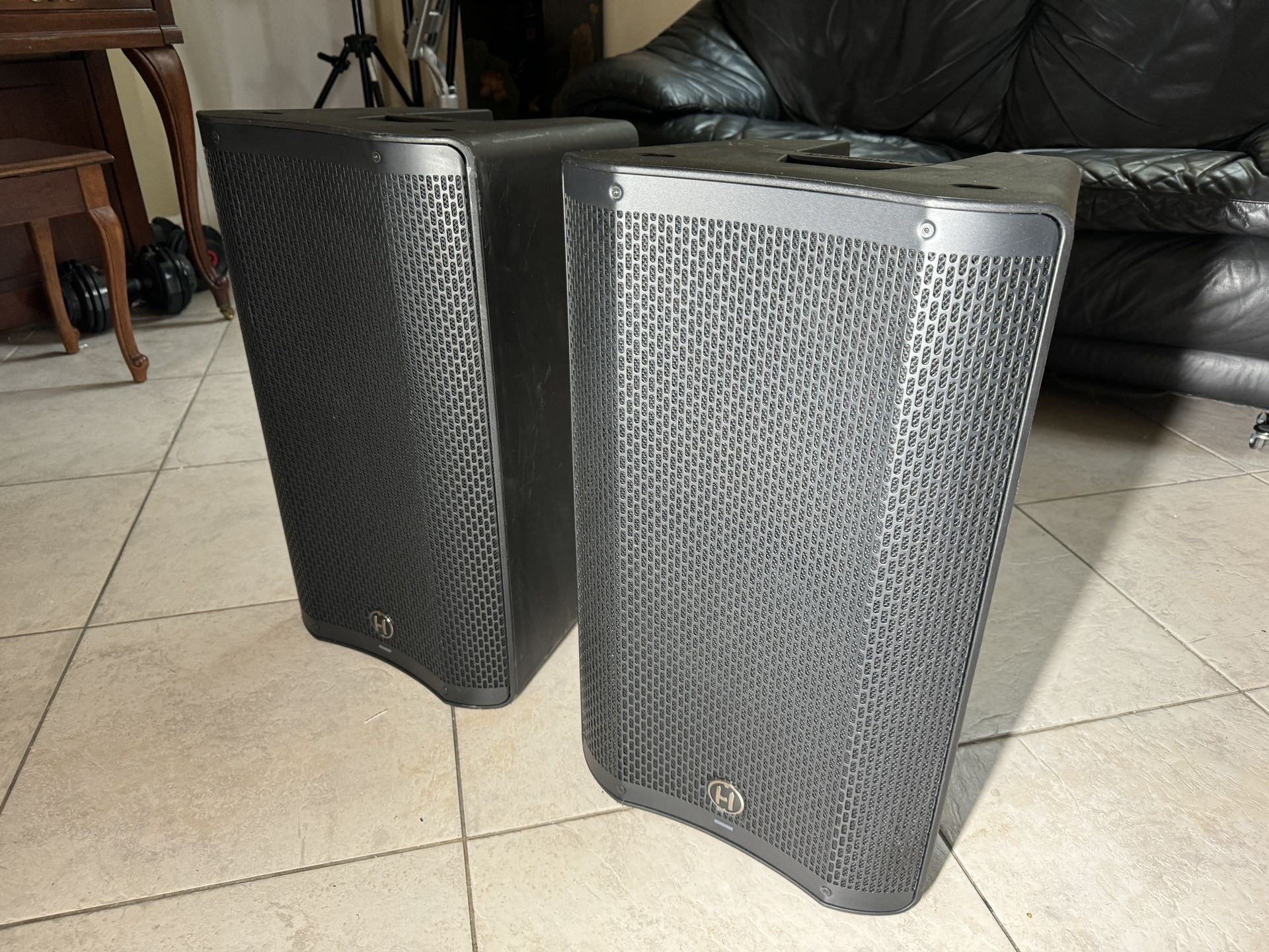 Harbinger VARI V4112 12 inch 2,500W Powered Speaker w/Tunable DSP, iOS App Black
