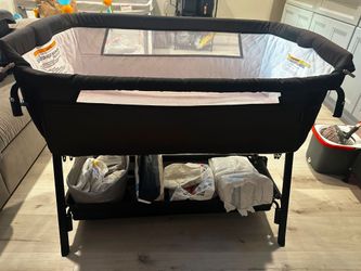 Dream On Me Bassinet – Excellent Condition