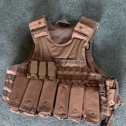 Huge Camping Military Combat Survival Army Camo: Equipent Bags Clothes Gear Storage, Jee-u-en (say To Spell) Repair / Accessories Sleeping Bags Etc.