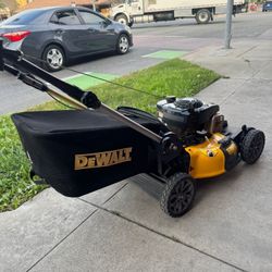 DEWALT GAS LANW MOWER 