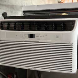 NEW! FRIGIDAIRE AC 