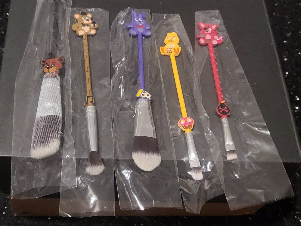 FNAF Make-Up Brushes Wih FNAF Characters On Handle Set