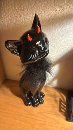 Halloween devlish cat figurine