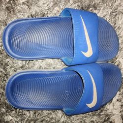 Nike Flops Size 2y