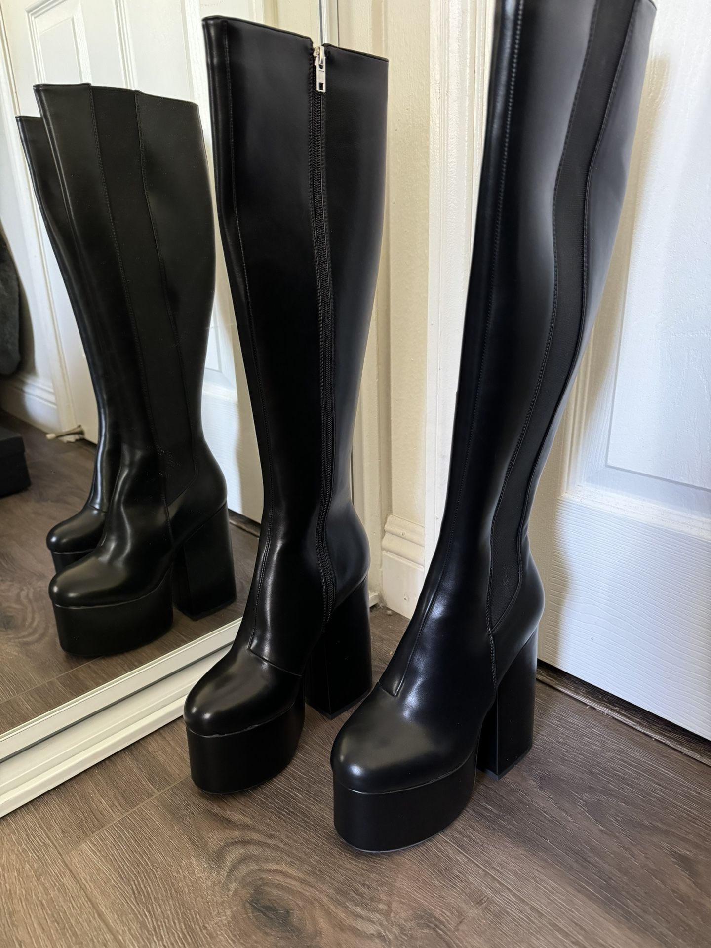 BRAND NEW NEVER USED BLACK PLATFORM HEEL BOOTS
