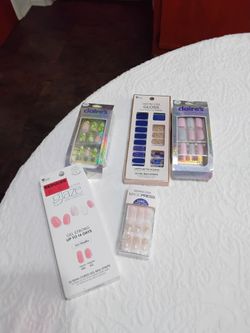 Faux nails all