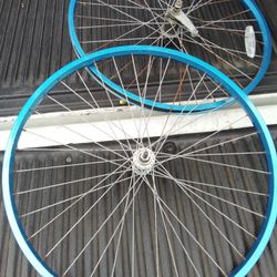 PENDING PICKUP: Free Blue 26" Inch Bicycle Rims