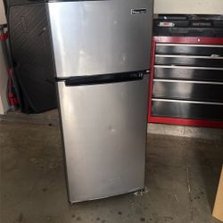 Refrigerator 