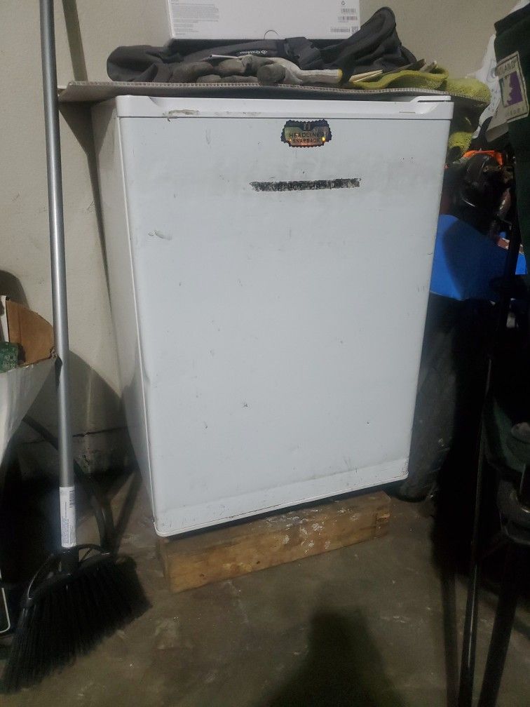 Mini Fridge 