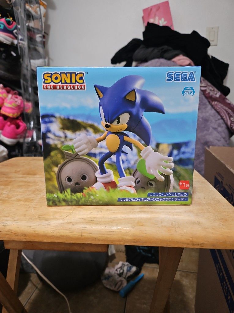 Sonic Figureine