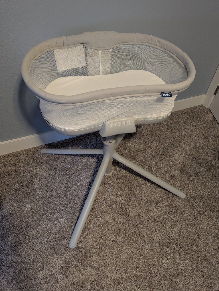 HALO Innovations BassiNest Soothing Swivel Sleeper Baby Bassinet