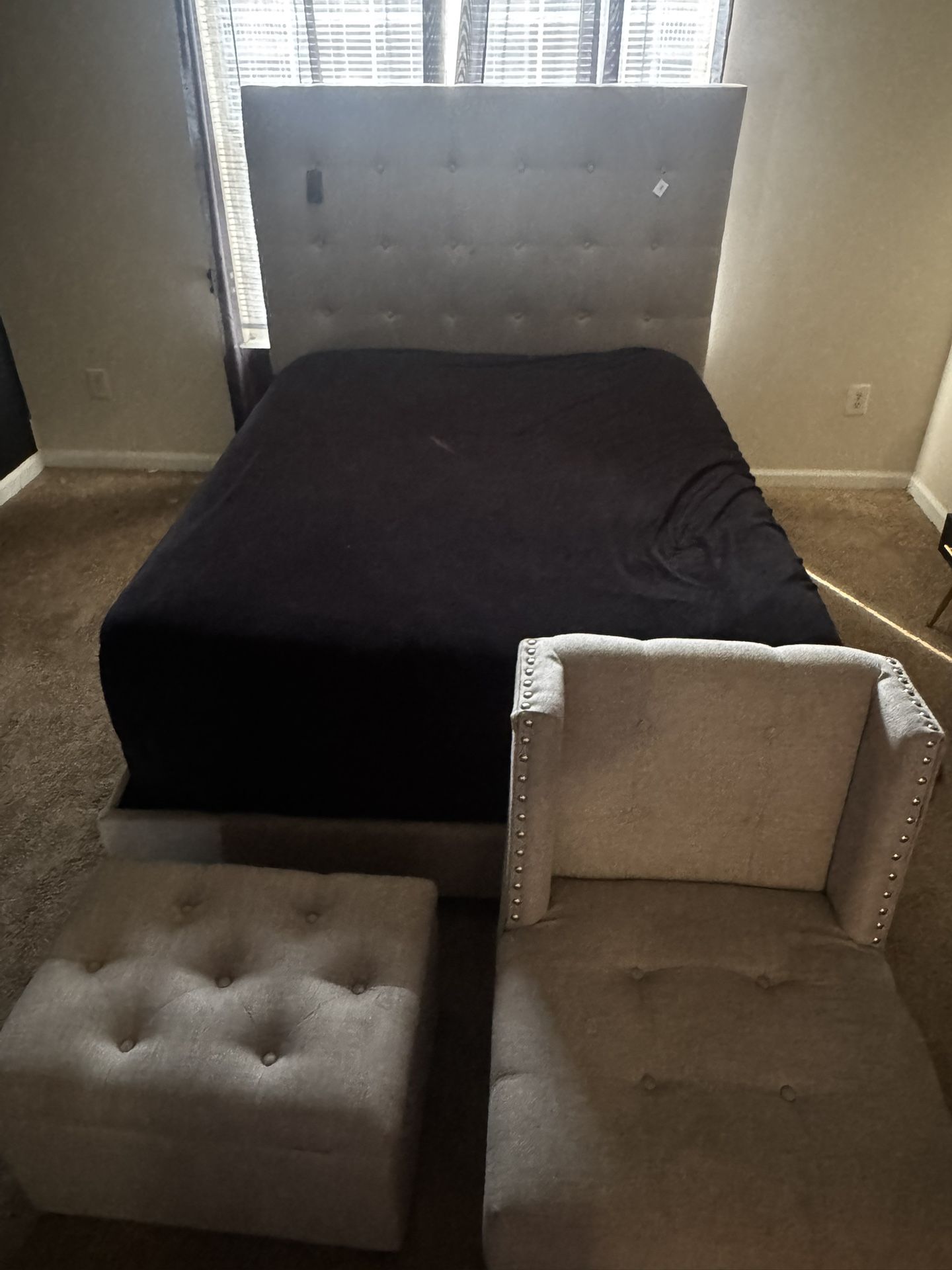 3PC QUEEN BED /CHAIR /OTTOMAN