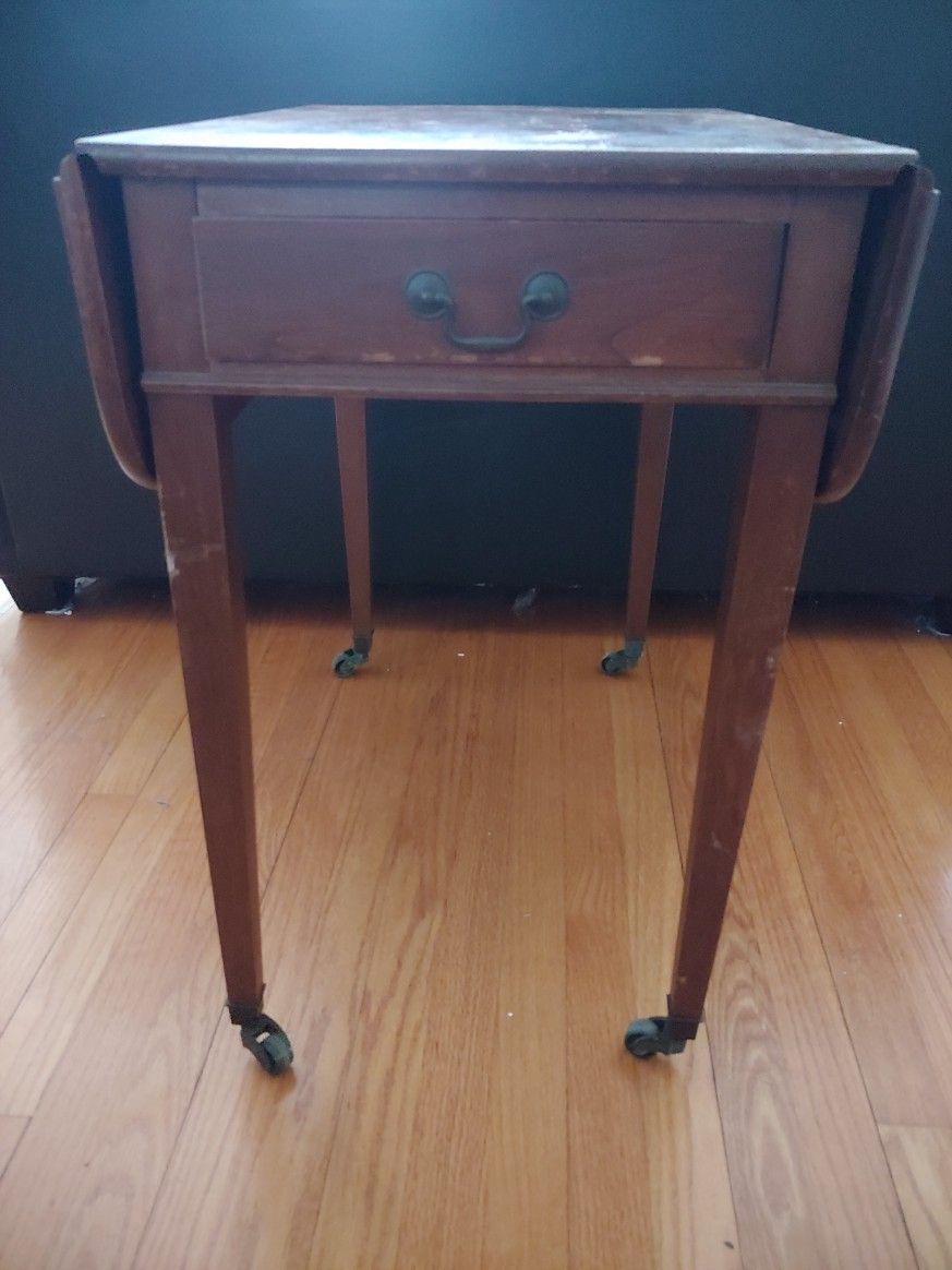 1960s Mid-Century Modern Cherry Willett Table With Fold Down Sides