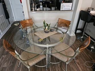 Round Dinning Table and 4 Chairs For Sale