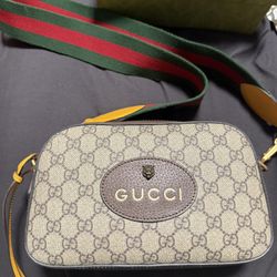 Gucci Supreme Messenger Purse 