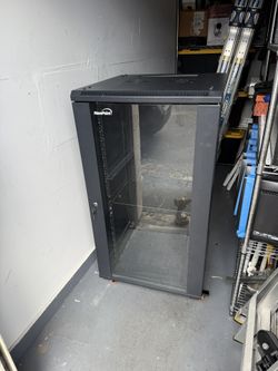 NavePoint Communications Server Rack 22U - New Wheels, 2 Shelves