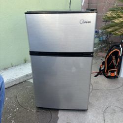 Midea Mini Fridge Refrigerator 