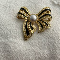 Bow Broach