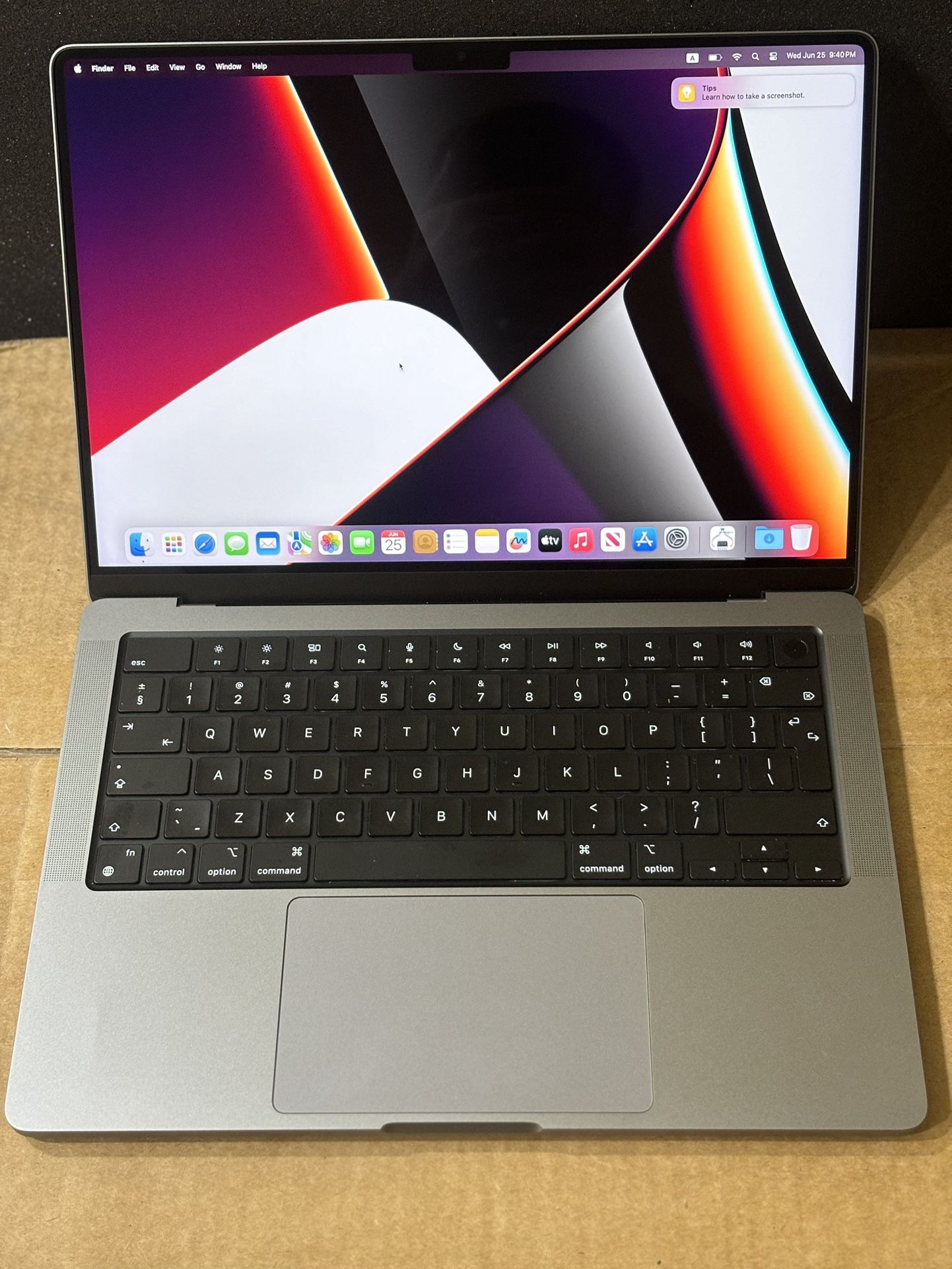 MacBook Pro 14 2021 M1 pro 16 gb Ram 512 ssd Space gray