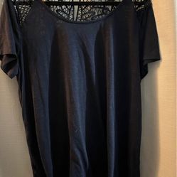 Women’s Size XL Short sleeve Shirt With Lace