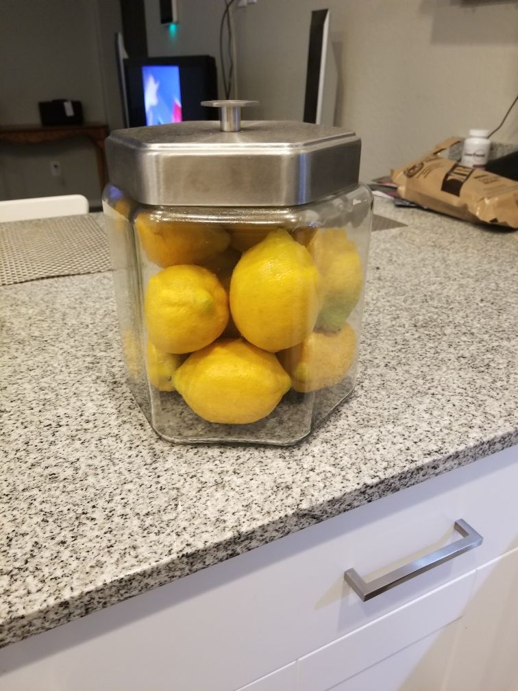 Glass jar w/fake lemons