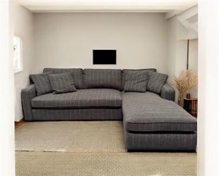 James 3-Seat Right Chaise Sectional in Raven Stripe fabric *Brand New-Open Box. We deliver& set up.