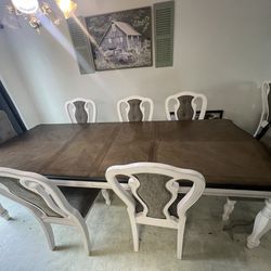 Almost New Table With 9 Chairs And 2 Leafs Make Offer 