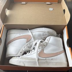 Nike women’s size 6
