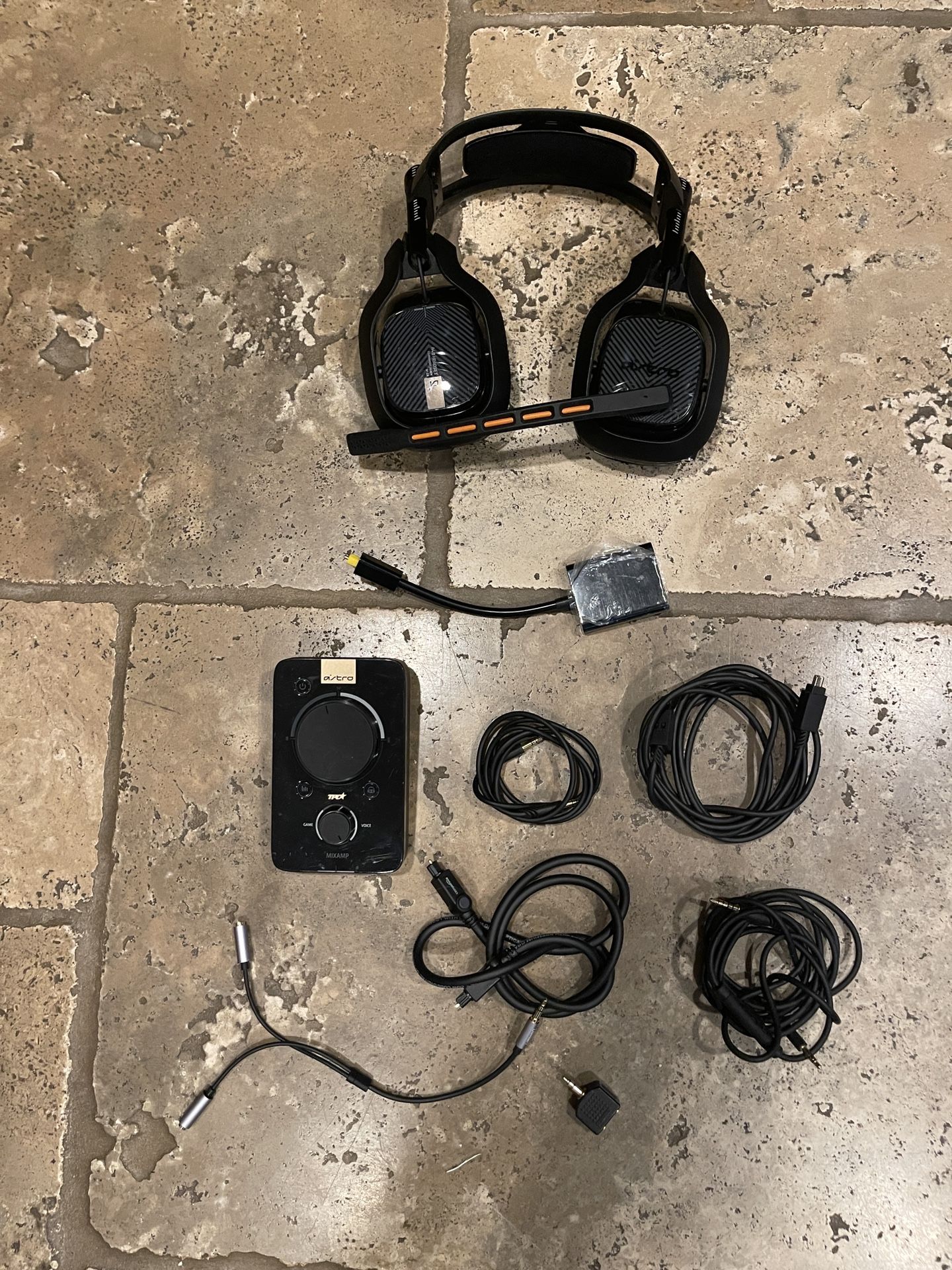 Astro A40 TR Wired Gaming Headphones headset w/MixAmp Pro MA3P03