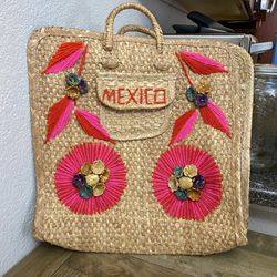 Vintage 1965 Woven Straw beach Bag From Mexico