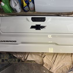 Chevy Silverado multi flex tailgate