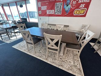 Extendable Table Up To 8 Seats 