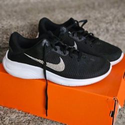 Nike Shoes Size  9. 1/2