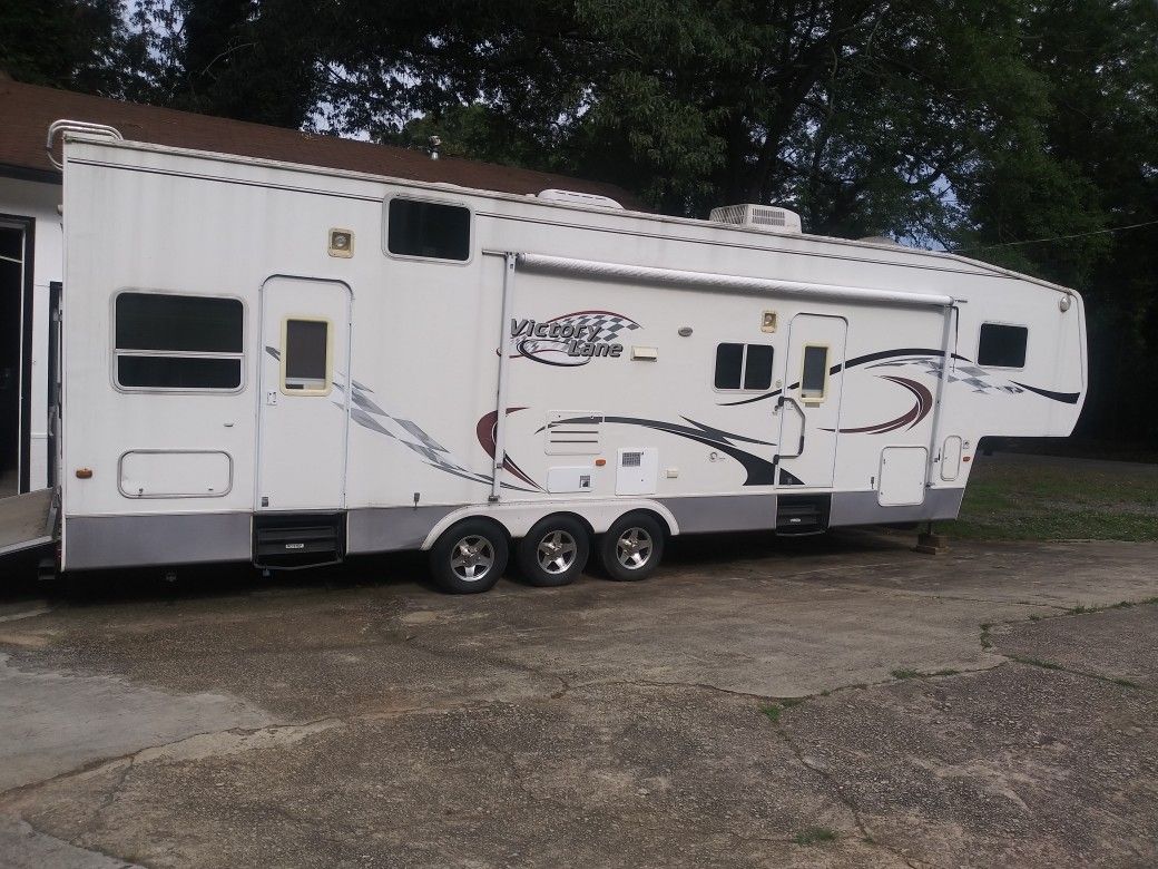 2006 5th Wheel Toy Hauler