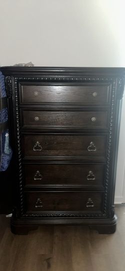 Full Bedroom Set 2 Dressers 2 Nightstands 1 Bed Frame