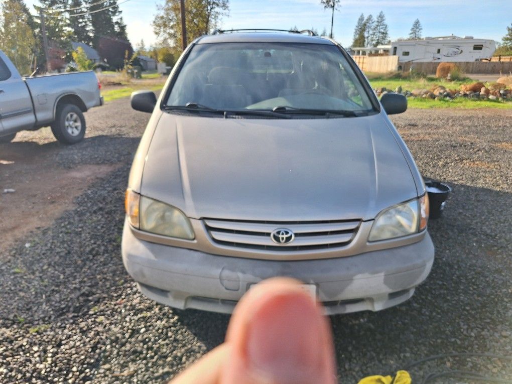 2003 Toyota Sienna
