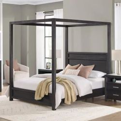 Queen bed frame，$380