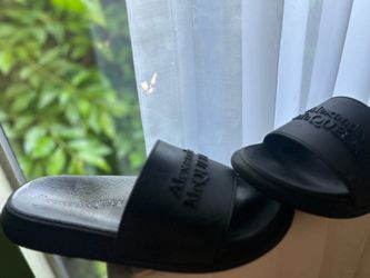 Alexander McQueen slide all black  size 8.5