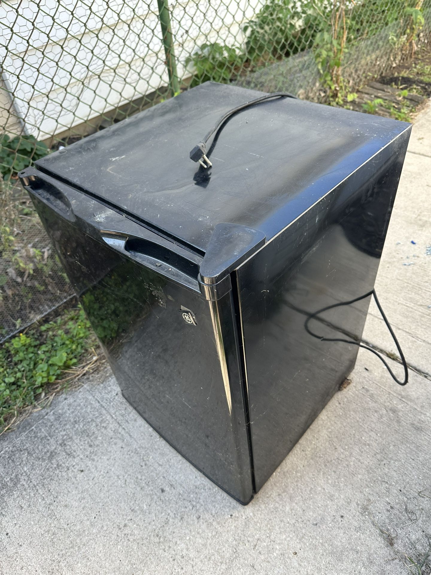 General Electric Mini Fridge!
