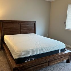 Bed with Tempur Pedic mattress