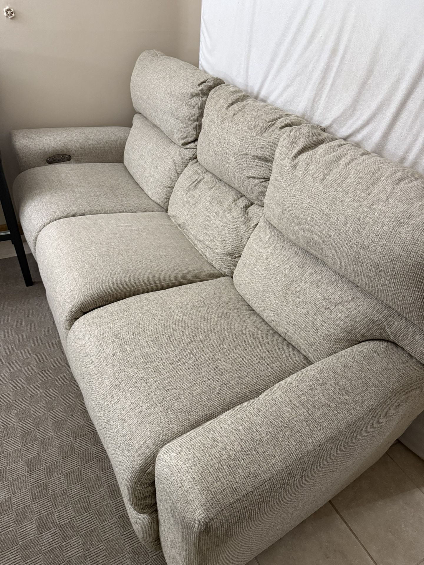 Bob’s Cottage Chic beige power reclining sofa