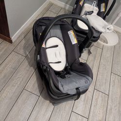 Two infant carseats babytrend
