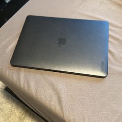 2022 MacBook Pro M2 13”