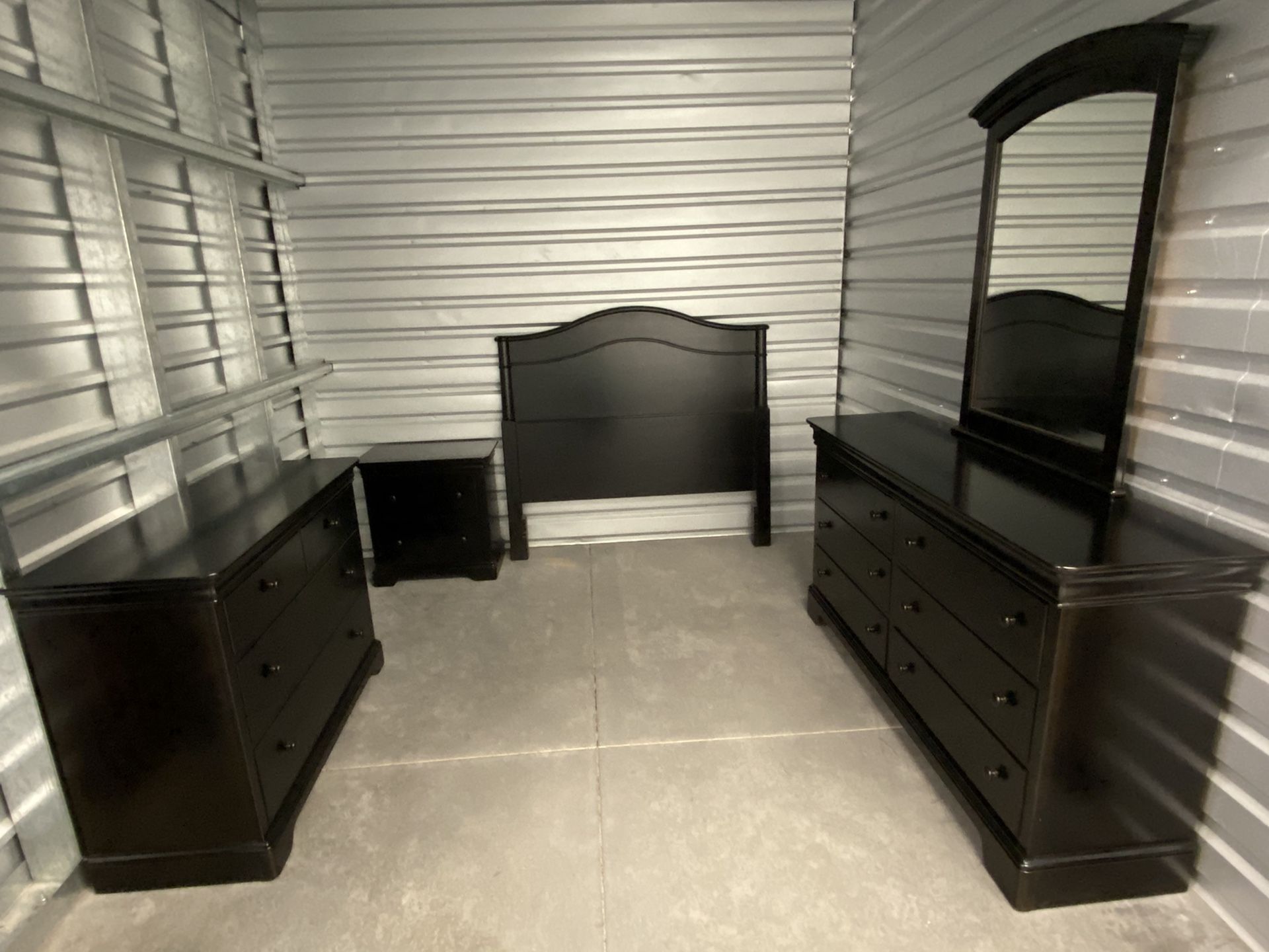 Stanley 5 Piece Bedroom Set: Full Size