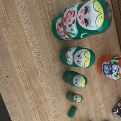 Sets of 3 Russian dolls