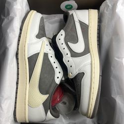 Travis Scott x Jordan dunks sneakers men’s 9.5