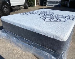 Queen Bamboo Cool Gel Memory Foam!!