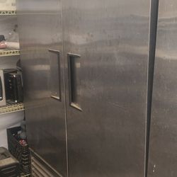 2 Door True Refrigerator
